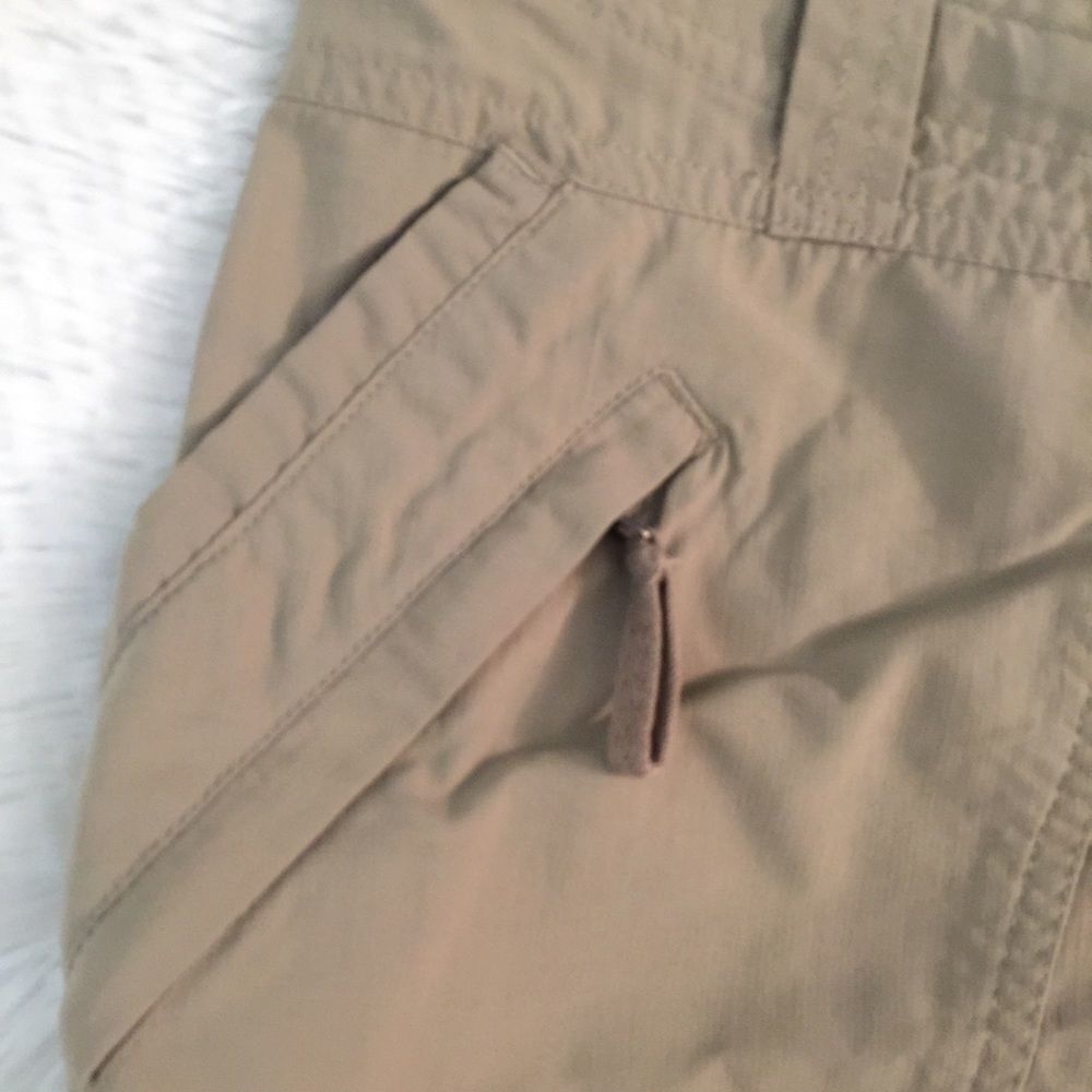 The Northface 2 in 1 Convertible Nylon hiker Pants - Picture 4 of 7